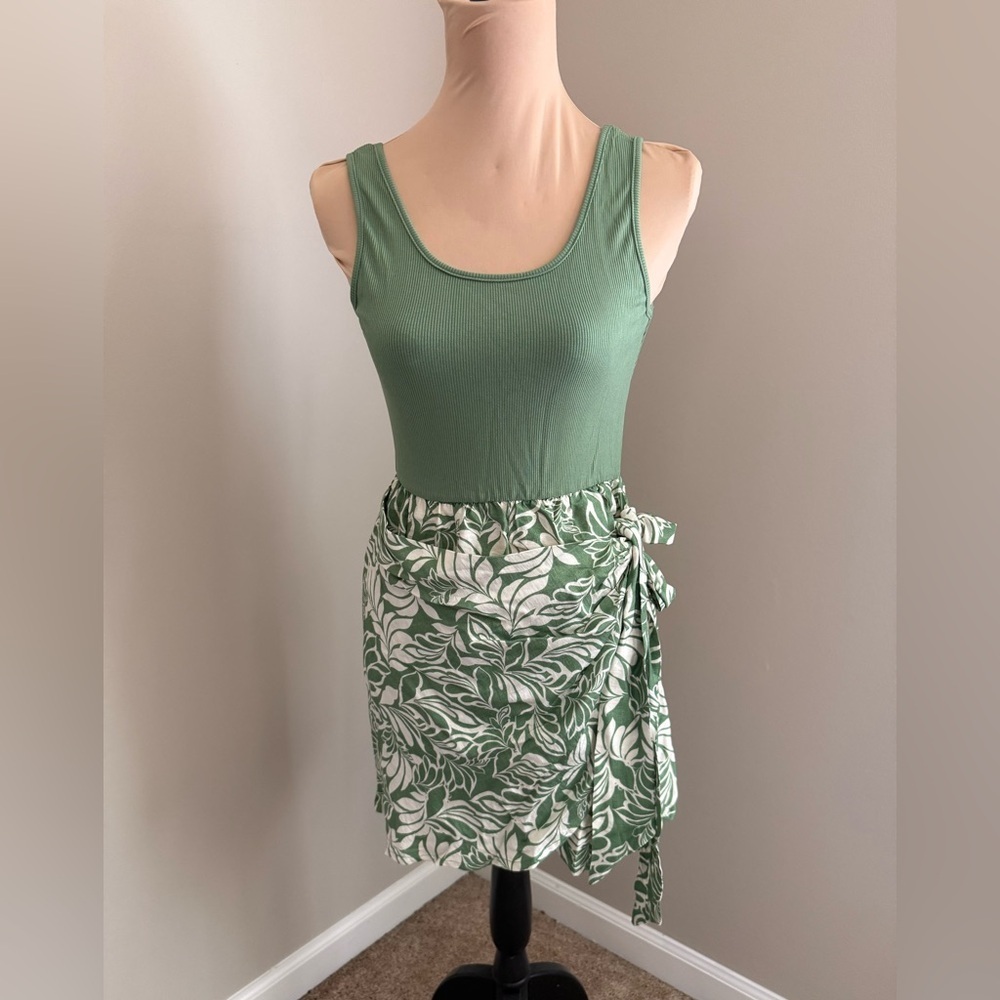 SHEIN Green Tank Top with Leaf Print Skirt